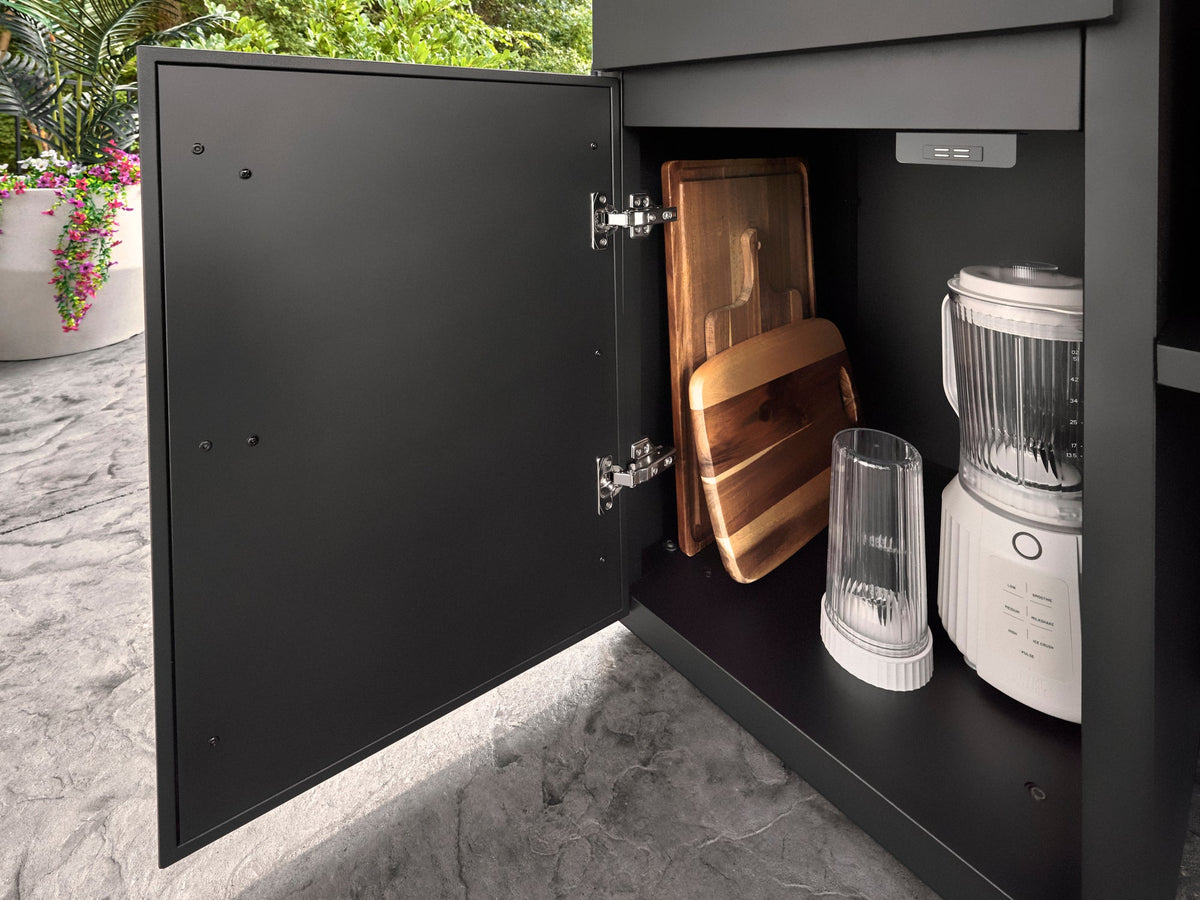 Lancaster | Galley Outdoor Kitchen with Built-In Griddle & Pizza Oven