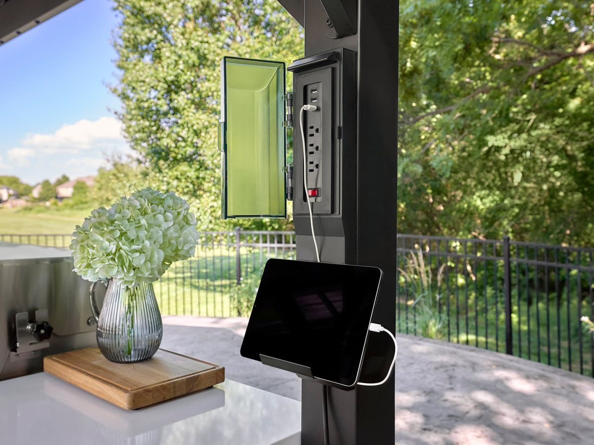 Lancaster | Galley Outdoor Kitchen with Built-In Griddle & Pizza Oven