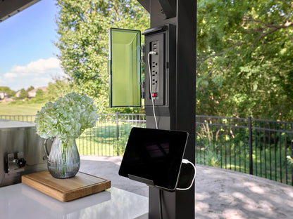 Lancaster | Galley Outdoor Kitchen with Built-In Griddle & Pizza Oven