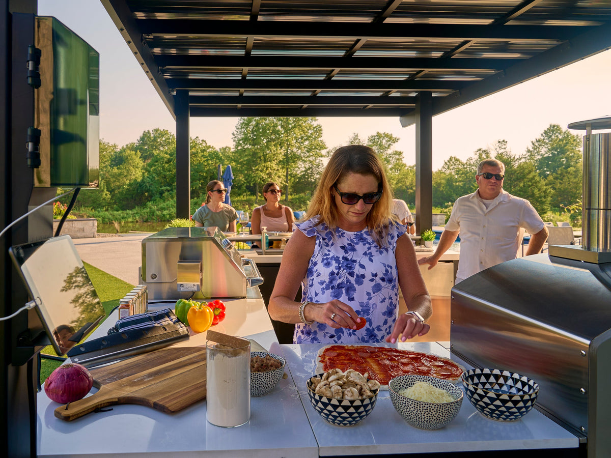 Edgemont Bay | U-Shape Outdoor Kitchen with Bar Seating, Grill & Pizza Oven