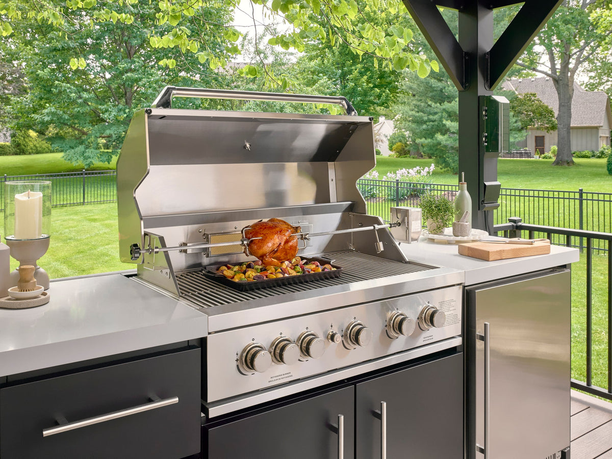 Lancaster | Galley Outdoor Kitchen with Built-In Grill & Pizza Oven